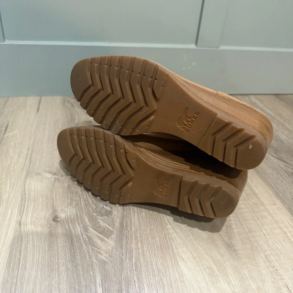Sorel after hours Chelsea wedge boot tan suede material‎ women's size 10